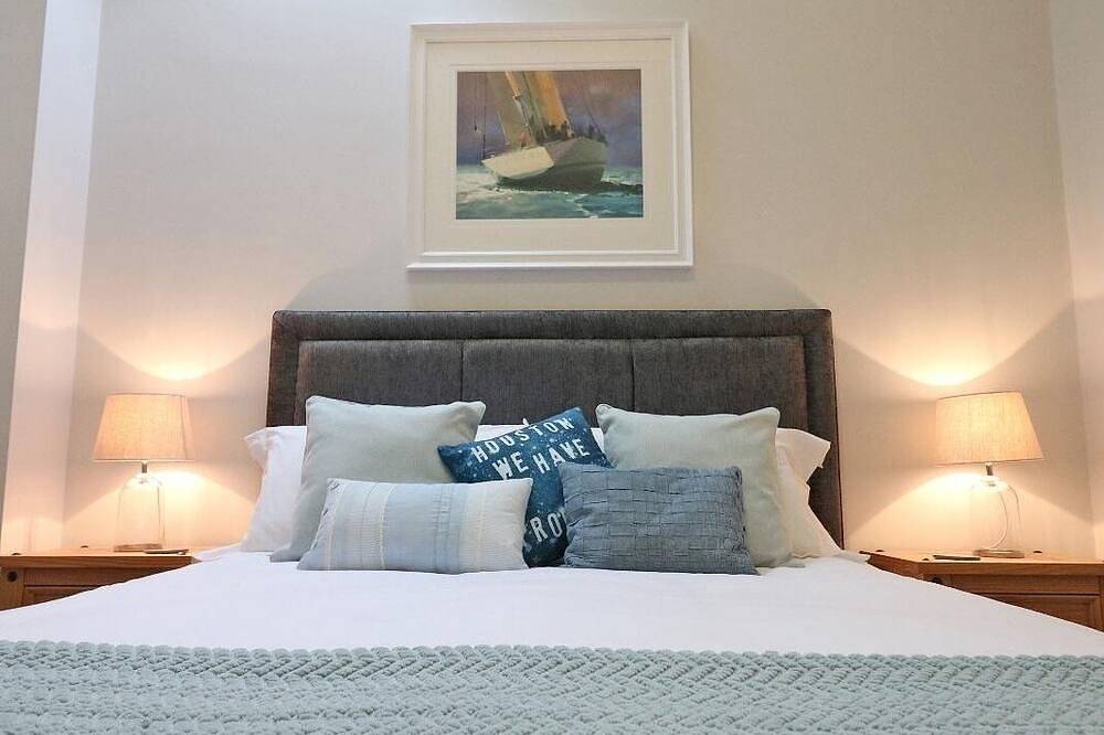 Hazel Barn, pet friendly, character holiday cottage in Falmouth in Cornwall