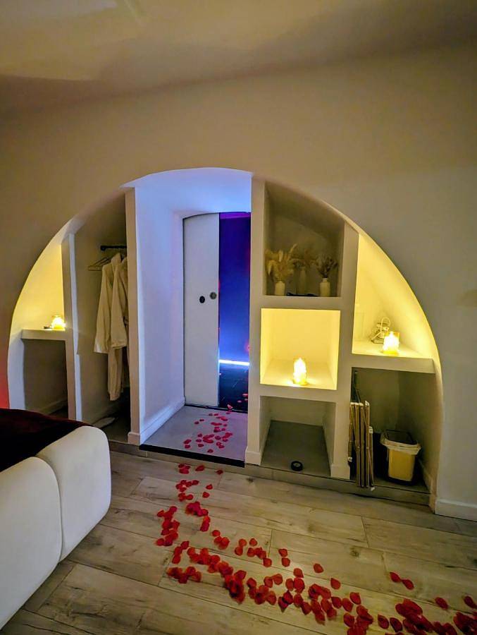 Gîte pour 4 personnes, avec sauna et jacuzzi à Gignac - 2