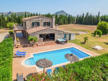 Villa für 8 Personen, mit Sauna und Garten sowie Whirlpool und Balkon in Alcúdia