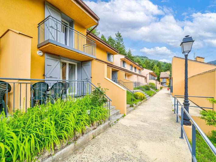 Location de vacances pour 5 personnes, avec terrasse et piscine à Guillaumes