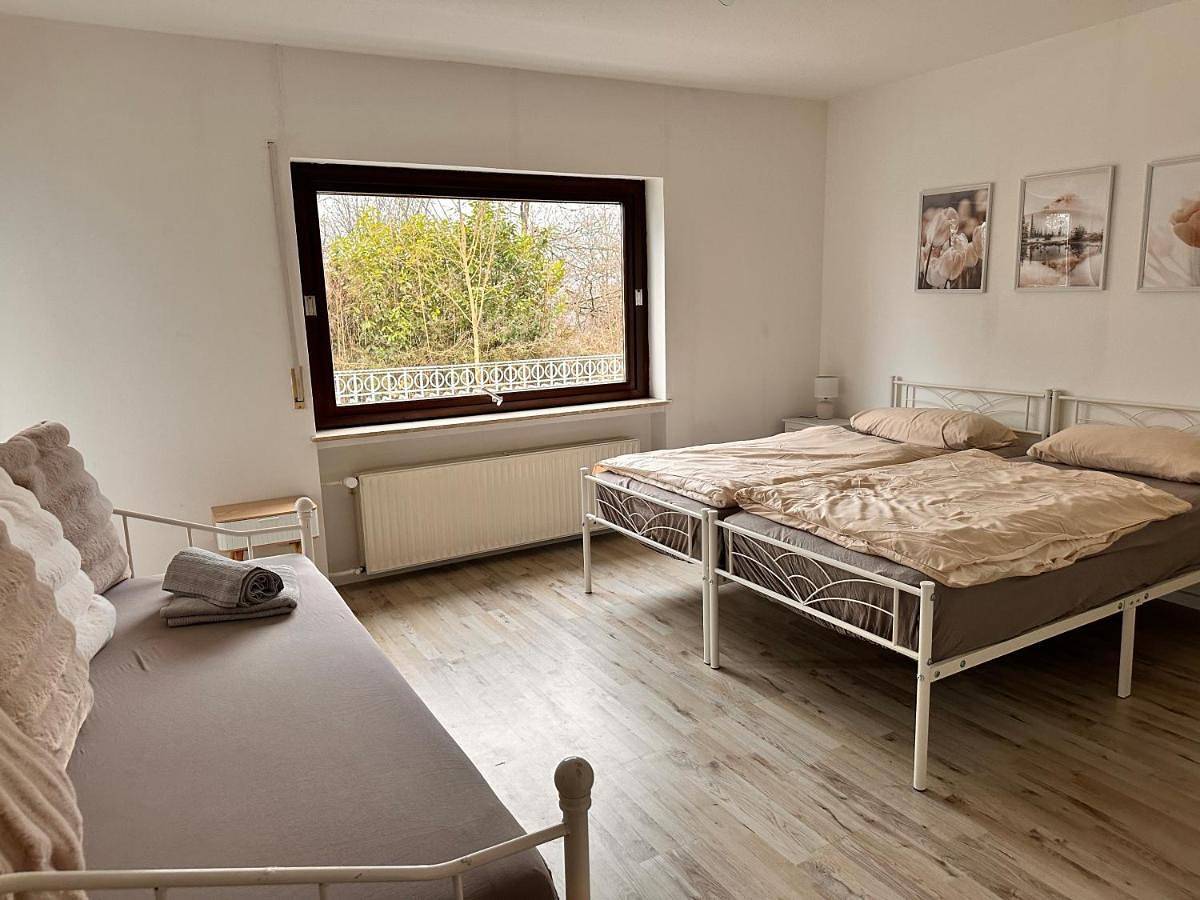 Ganze Wohnung, Schöne Ferienwohnung mit Waldblick in Dillenburg in Dillenburg, Naturpark Lahn-Dill-Bergland