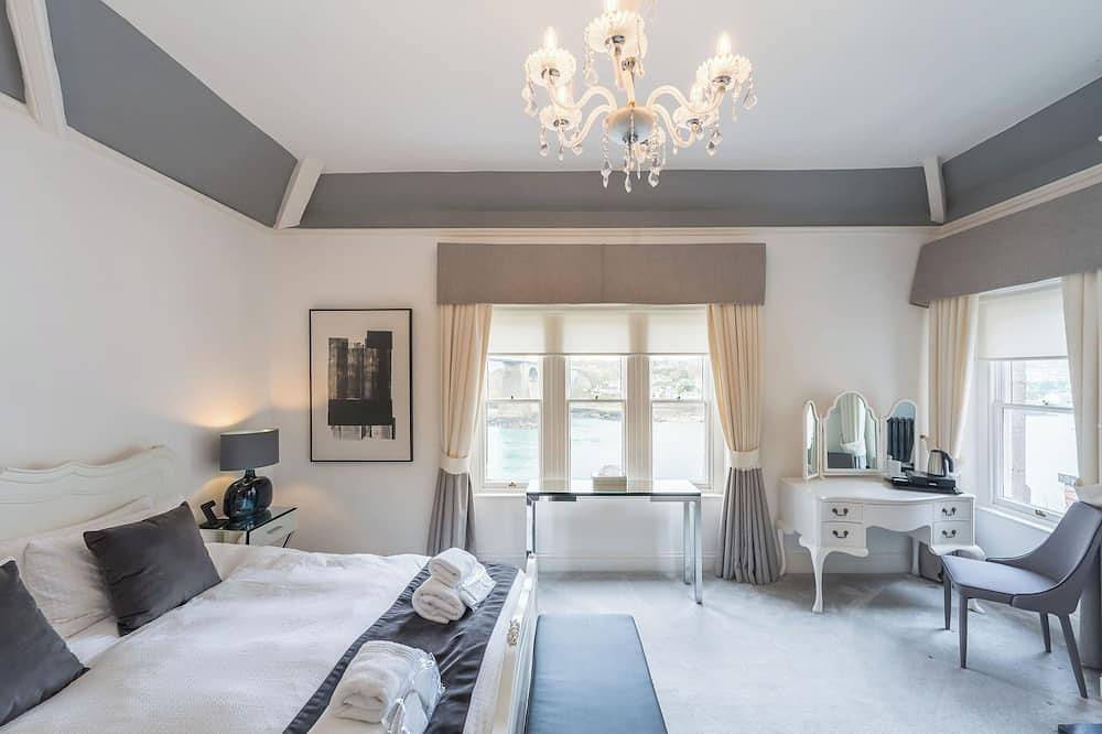 This historic Manor House has been transformed into a superb holiday residence in Bangor, Gwynedd