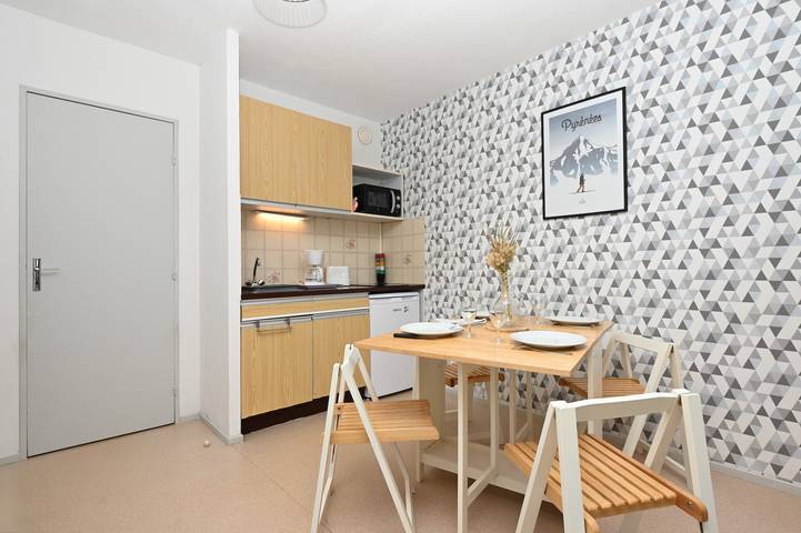 Apartamento entero, Apartamento "En el Corazón del Valle" con vistas a la montaña y balcón in Luchon-Superbagnères, Bagnères-de-Luchon