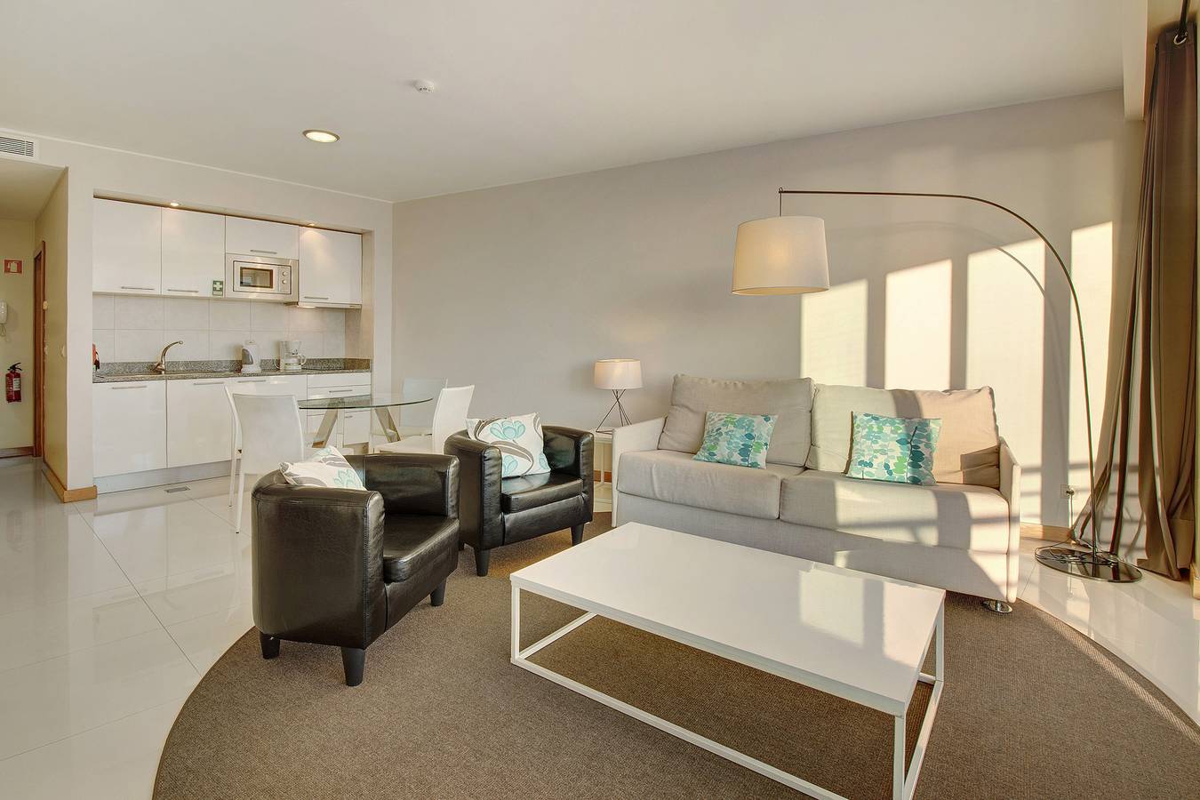 Apartamento entero, Apartamento 'Dfm Happy Days A - Funchal' con Balcón, Wi-Fi y Aire Acondicionado in São Martinho, Isla de Madeira