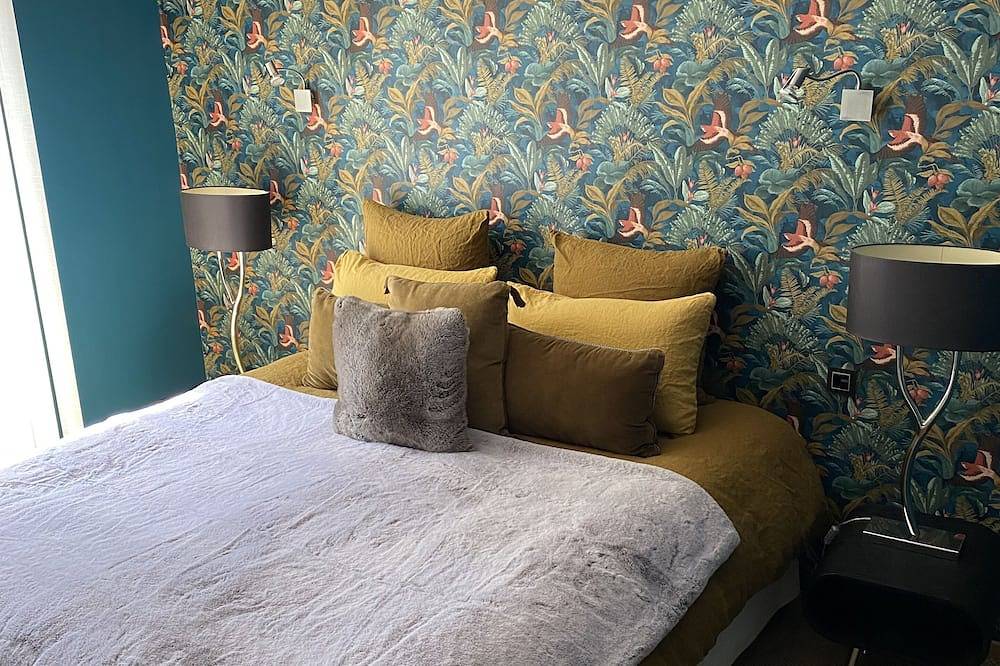 Magnifique Villa au coeur du parc régional du Luberon  Piscine et climatisation in Cabrières-d'Avignon, Parc naturel régional du Luberon