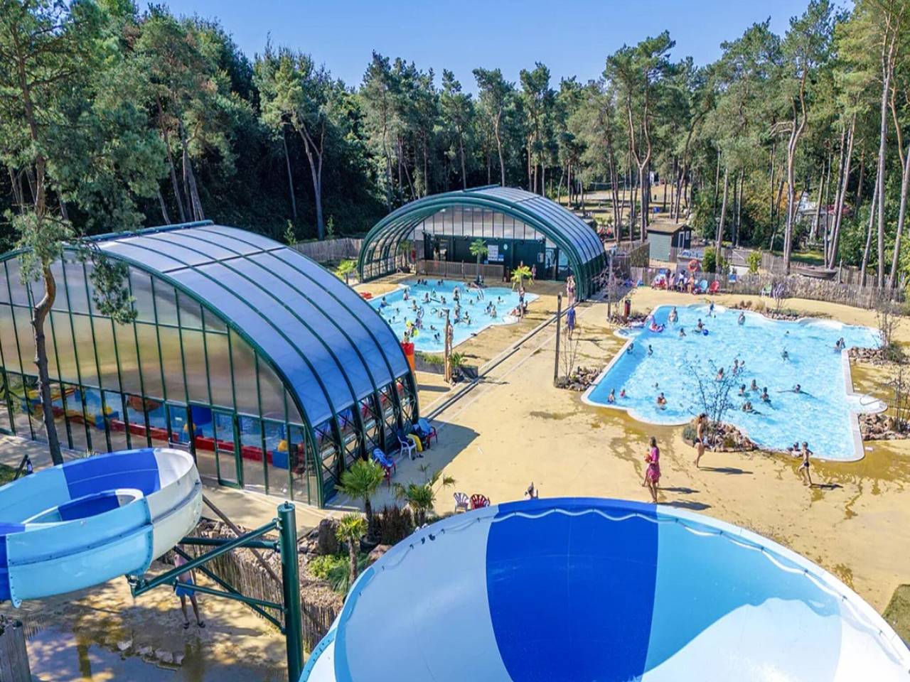 Schönes Chalet im Ferienpark mit Schwimmbädern. in Veluwe