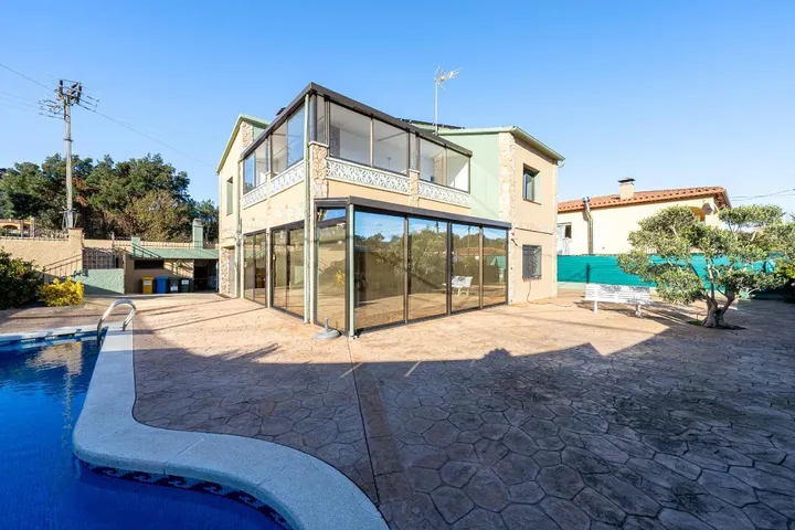 Maison de vacances pour 8 personnes, avec piscine ainsi que jardin et vue, animaux acceptés - 1