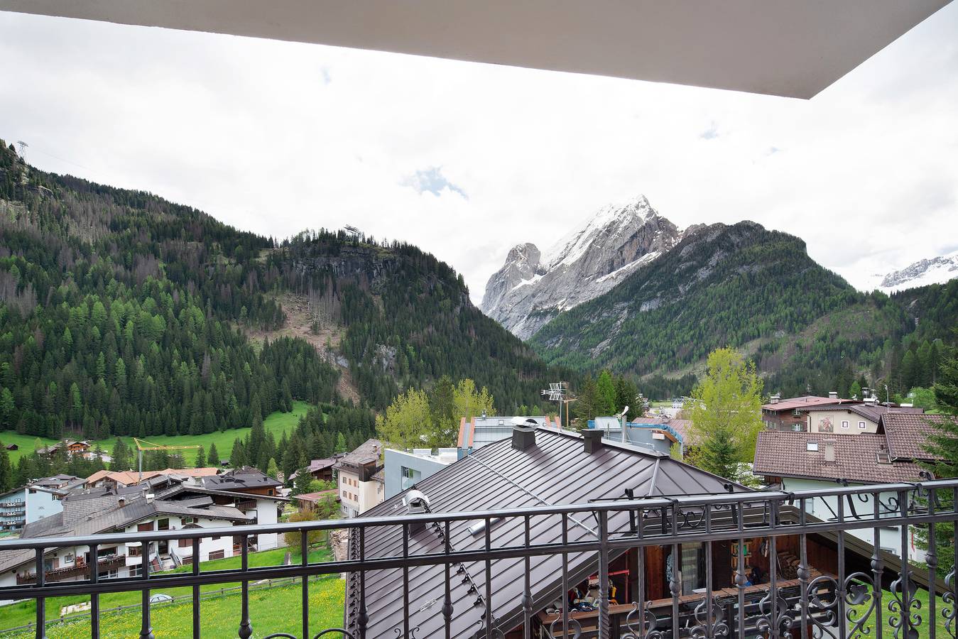 Appartamento intero, Appartamento 'Camilla - Primo Piano' con vista sulle montagne e balcone in Alba (Canazei), Canazei