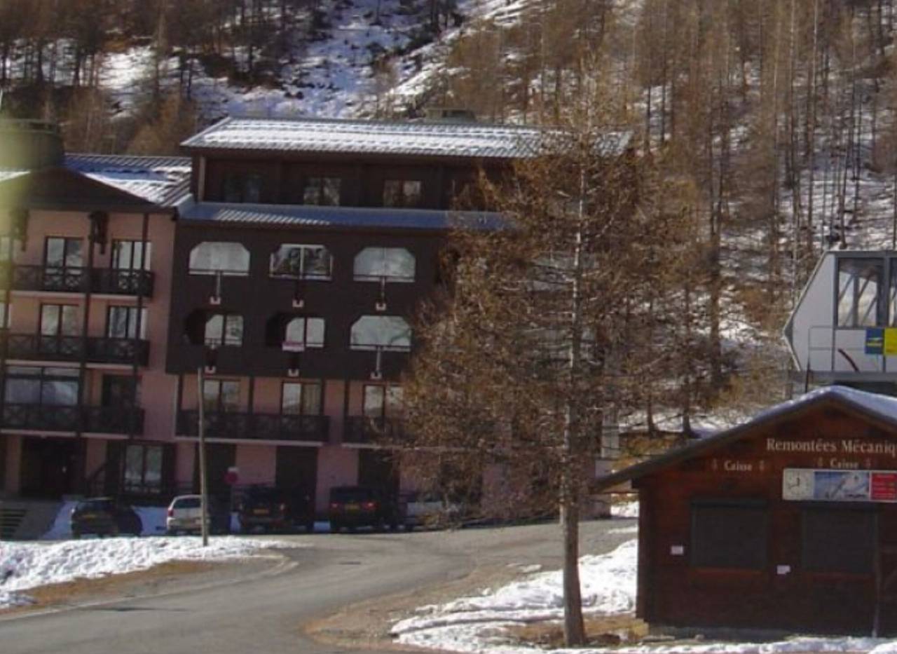 Estudio entero, Estudio 'Val d'Allos Mercantour' con vistas a la montaña, balcón y Wi-Fi in La Foux d'Allos, Allos