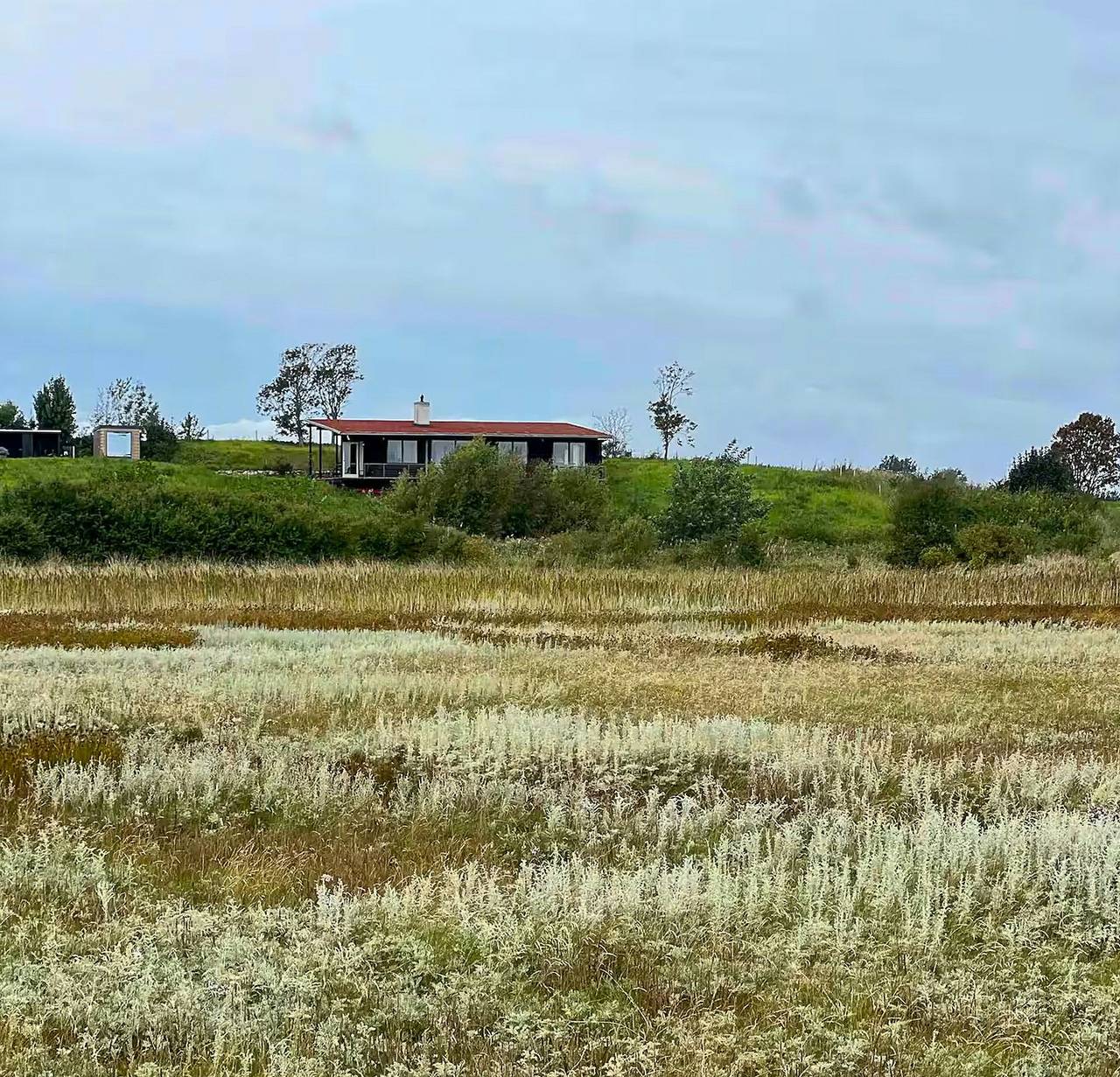Haus mit überdachter Terrasse am Stavns Fjord in Samsø