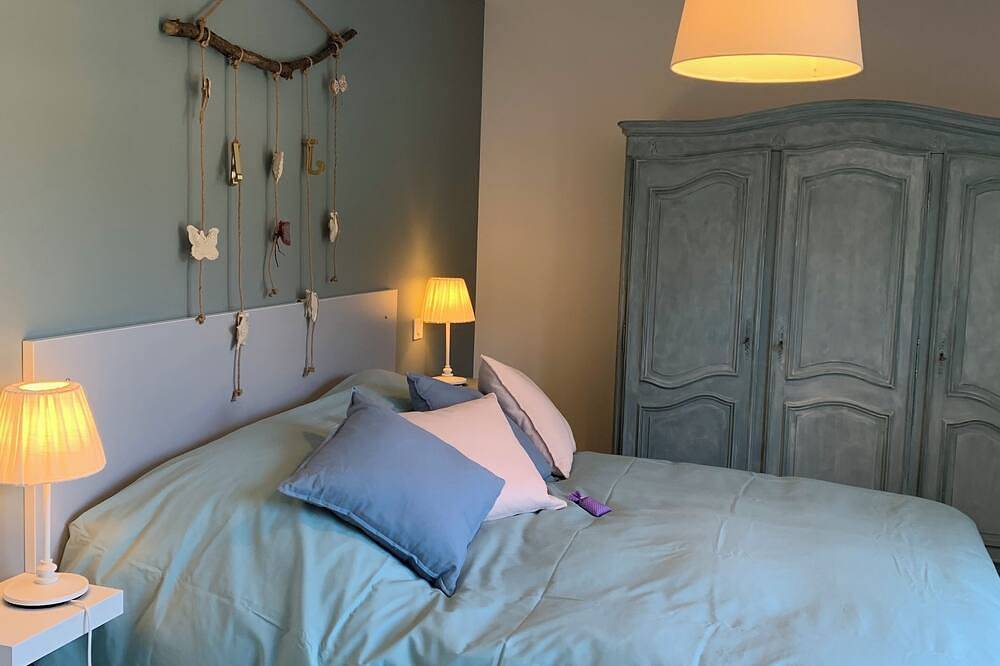 Villa con aire acondicionado, piscina privada no compartida y climatizada frente al Luberon .. in Maubec, Parque natural regional del Luberon