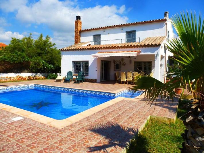 Chalet para 10 personas, con jardín además de piscina y jacuzzi, Se admiten mascotas en Provincia de Tarragona - 3