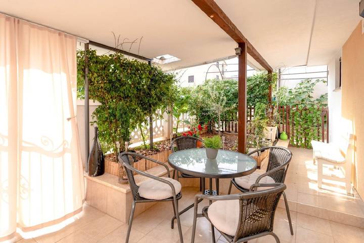 Apartament wakacyjny dla 2 osób, z Taras i Ogród w Novigrad