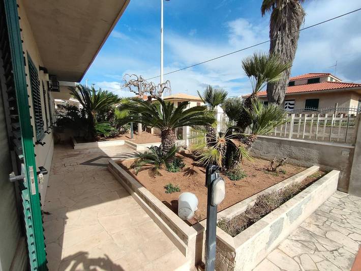 Casa de vacaciones 'Villetta Roby' con terraza privada, jardín privado y aire acondicionado in Marina di Modica, Módica