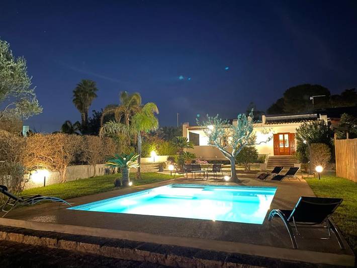 Villa con piscina per 9 persone, con Balcone e Terrazza nonché Giardino e Piscina a Marina di Ragusa