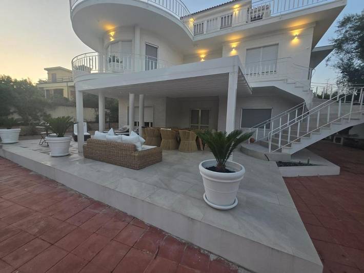 Chalet para 10 personas, con vistas además de jardín y terraza en Capitana