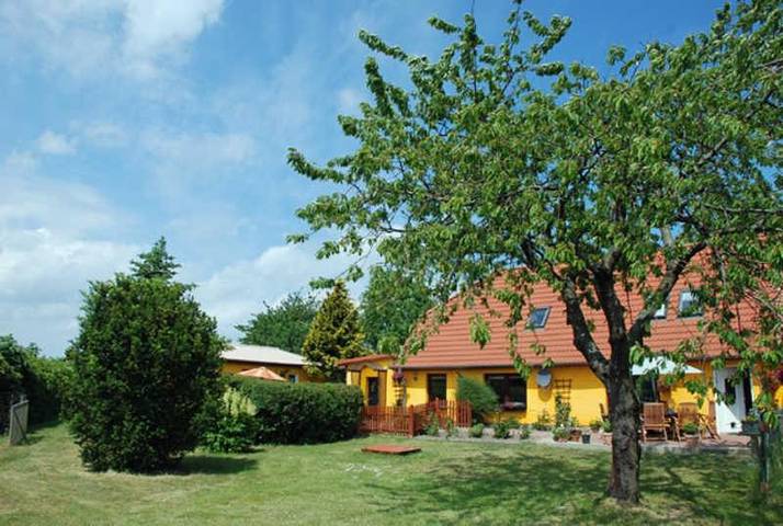 Ferienwohnung für 4 Personen, mit Balkon und Terrasse sowie Garten