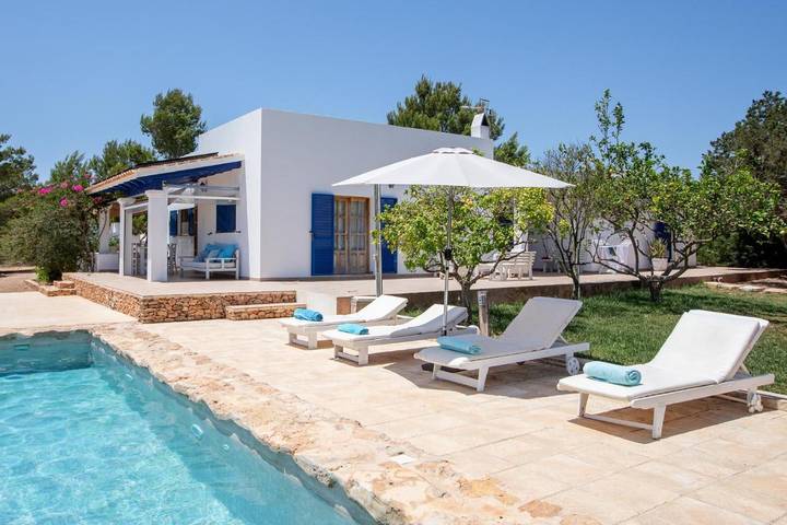 Casa de vacaciones para 8 personas, con piscina además de jardín y jacuzzi, Se admiten mascotas - 1