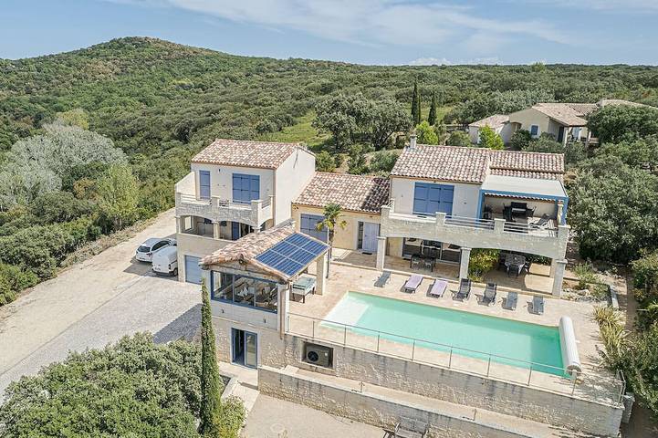 Location de vacances pour 23 personnes, avec Balcon et Jacuzzi à Saint-Hippolyte-de-Montaigu