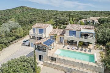 Location de vacances pour 23 personnes, avec balcon et jacuzzi à Saint-Hippolyte-de-Montaigu