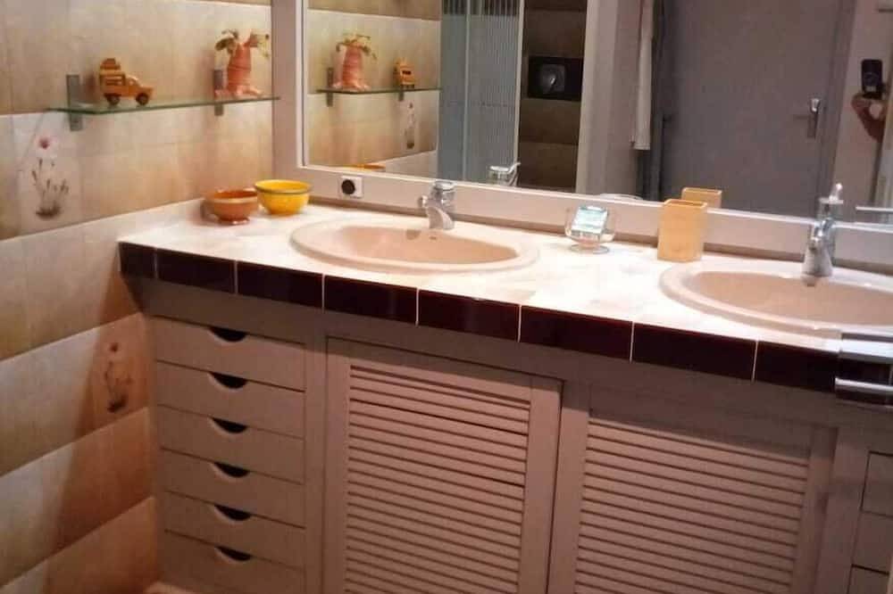 Mas Provencal Avec Piscine Privative in Cabasse, Brignoles Region