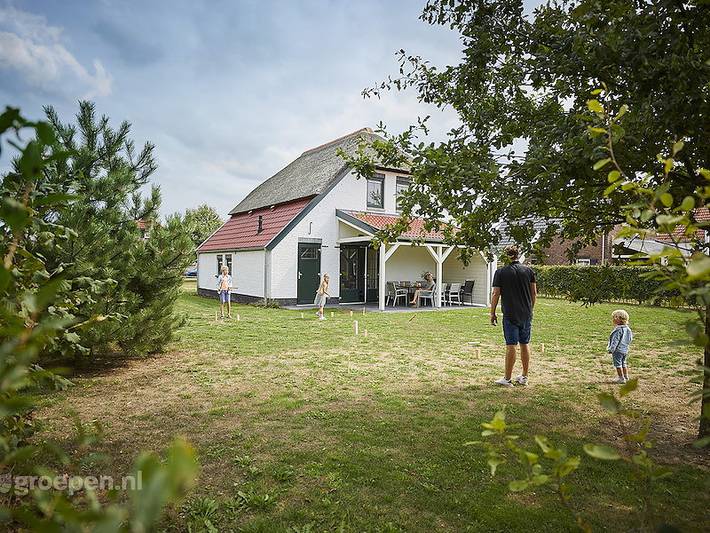Vakantiehuis voor 9 personen, with Balkon/Terras and Terras as well as Sauna in Roggel