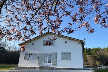 Gîte pour 8 personnes, avec jardin à Le Fleix