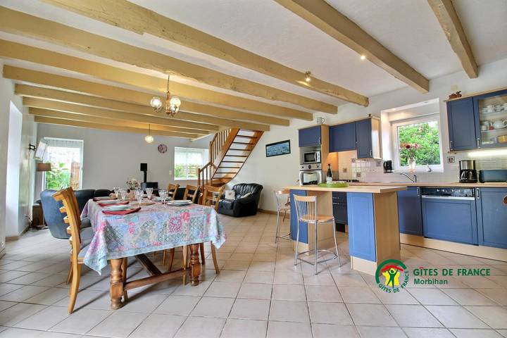 Gîte pour 8 personnes, avec jardin à Locmaria-Grand-Champ