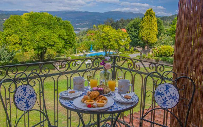 Gîte pour 2 personnes, avec vue sur le lac et jardin ainsi que vue et piscine à Oliveira de Frades - 2