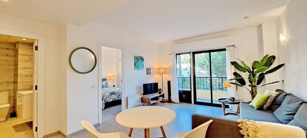 Ferienwohnung für 3 Personen, mit Kinderpool und Pool sowie Balkon und Garten in Moraira - 2