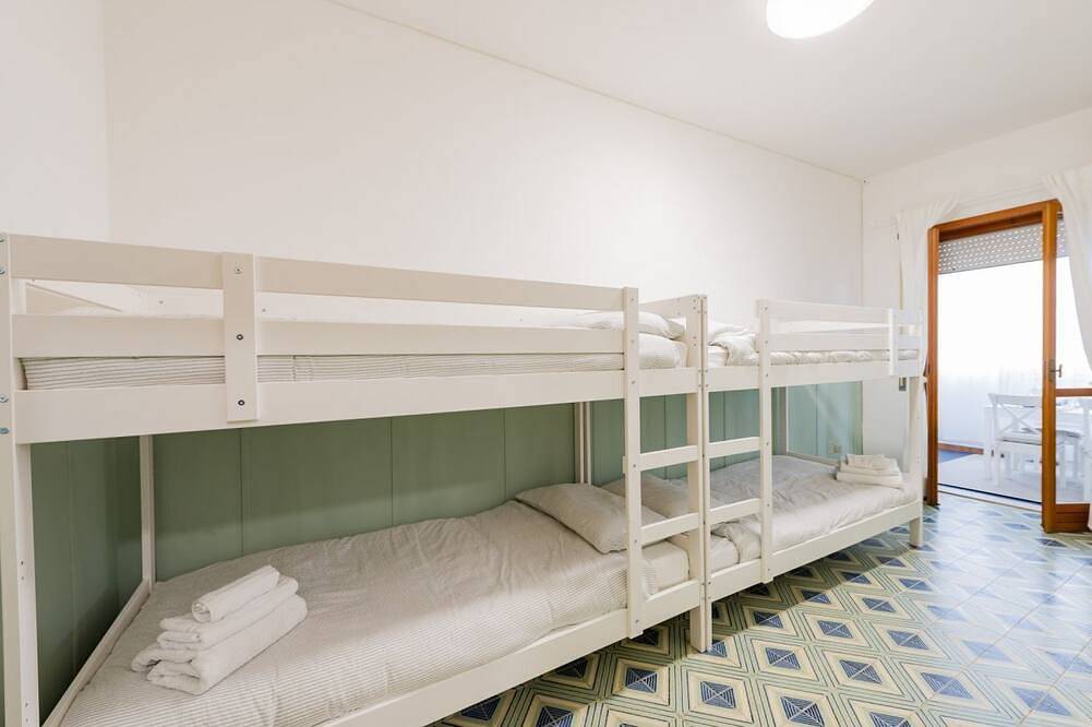 Ganze Wohnung, Comfy Sea View Apt. with Covered Balcony & Parking in Montesilvano, Pescara Provinz