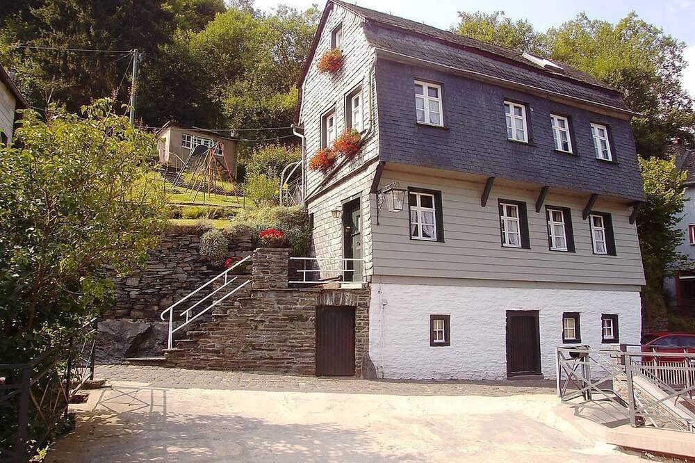 Die Nähkiste - 5-bed vacation apartment, shower/Wc, 3 bedrooms in Monschau, Naturpark Hohes Venn-Eifel