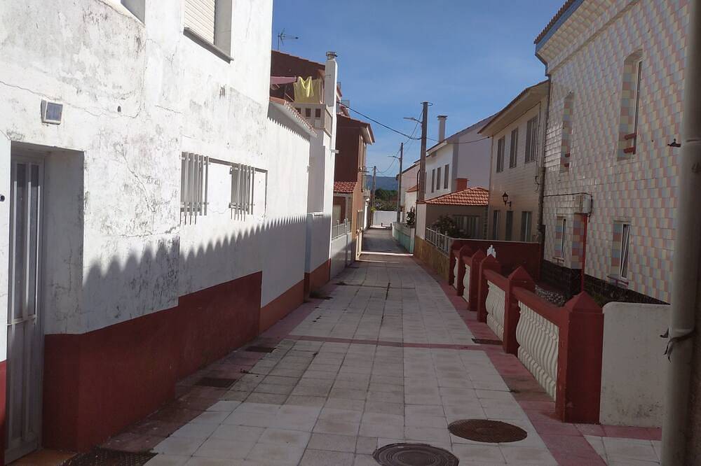 Apartamento entero, Apartamento con vistas al mar, a 40 mts de la playa  y a 50 minutos de Santiago in Corrubedo, Riveira