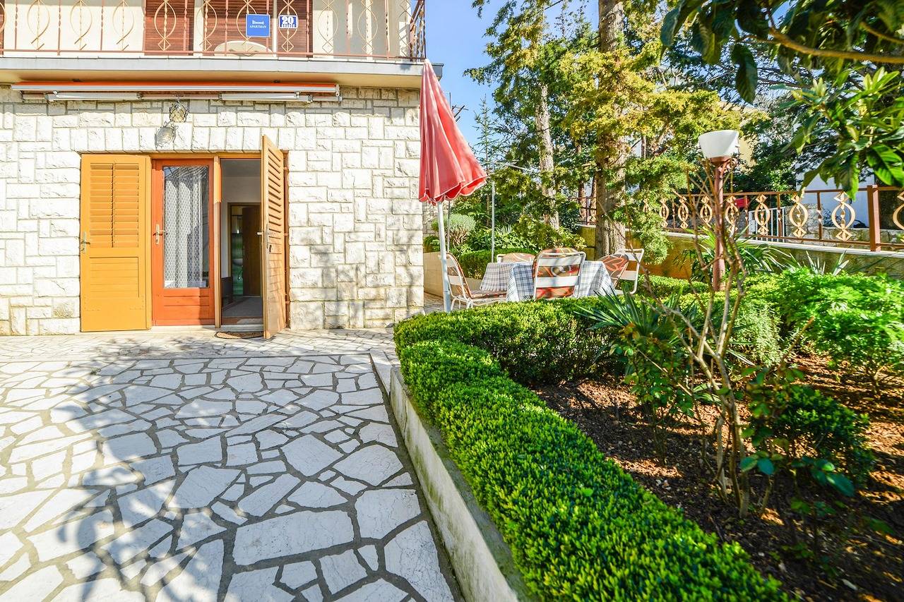 Ganze Wohnung, Studio Apartment Antic A1 mit Terrasse in Selce in Selce, Primorje-Gorski Kotar