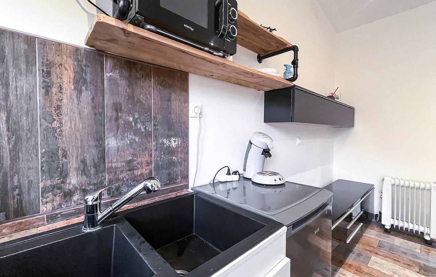 Oasis privée avec piscine et Wi-Fi | À 2,5 km de Miramas in Miramas, Région d'Istres