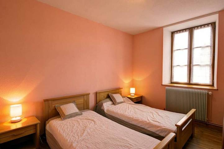 Gîte pour 6 personnes, avec jardin dans La Chambonie - 4