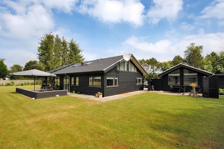 Ferienhaus für 8 Personen, mit Whirlpool und Terrasse sowie Garten und Sauna - 1
