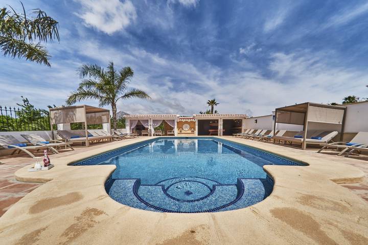 Chalet para 28 personas, con balcón además de piscina y jardín en Marina Alta - 2