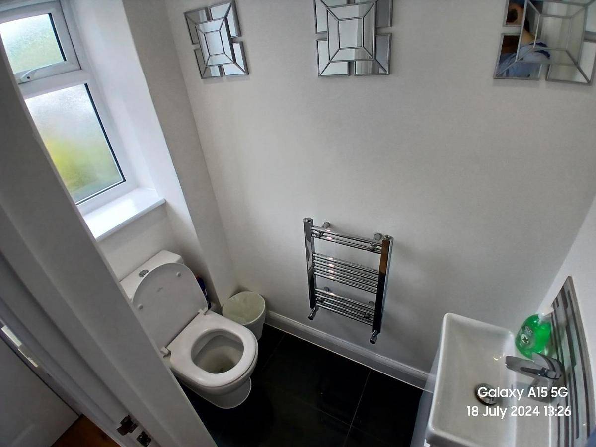 Four-Bedroom House in Havering, London