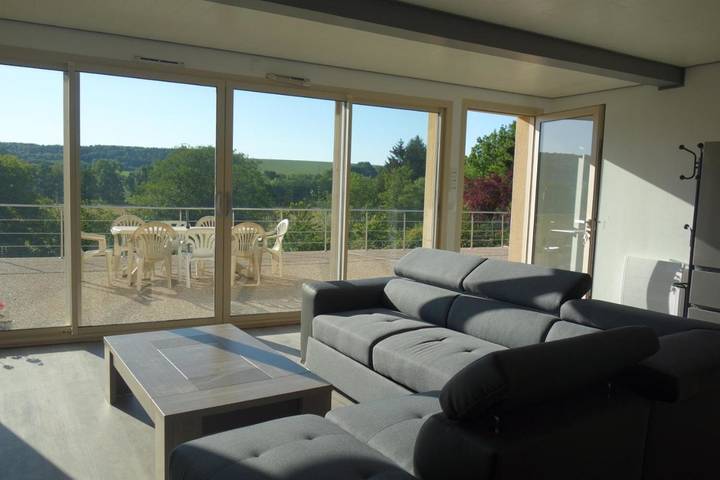 Location de vacances pour 8 personnes, avec Balcon et Terrasse ainsi que Jardin et Vue à Juvigny-sur-Loison
