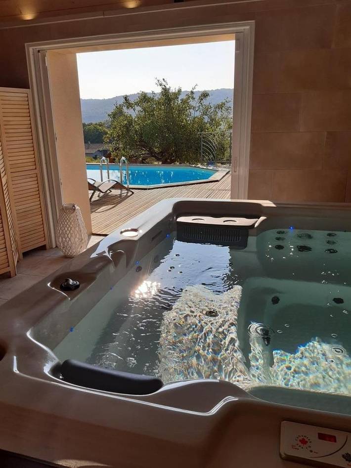 Gîte pour 4 personnes, avec jacuzzi et terrasse ainsi que piscine et jardin dans Beaujolais - 2