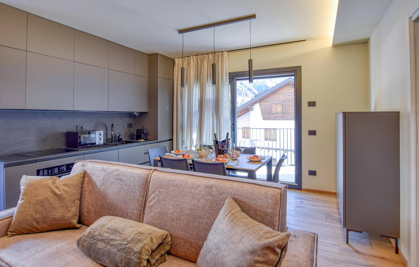 Apartamento vacacional entero, Acogedor apartamento con aparcamiento, jardín y terraza - Cerca de remontes y restaurantes in Ponte di Legno (Town), Ponte di Legno