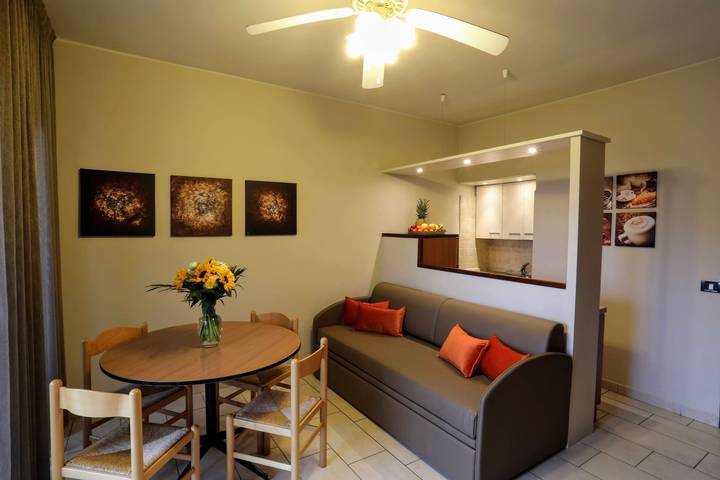 Apartamento vacacional entero, Apartamento de vacaciones para 6 personas con jardín in Spiaggia Gardiola, San Felice del Benaco