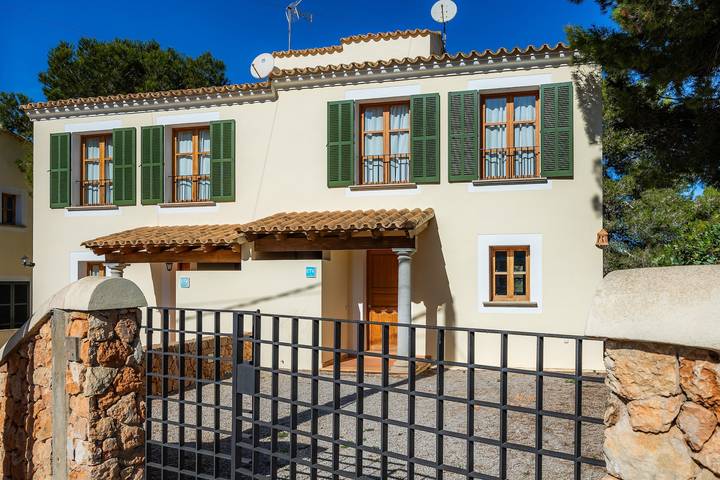 Luxus-Ferienhaus für 6 Personen, mit Garten in Cala Pi