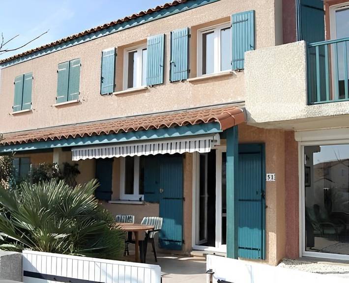 Gîte pour 6 personnes, avec terrasse et piscine
