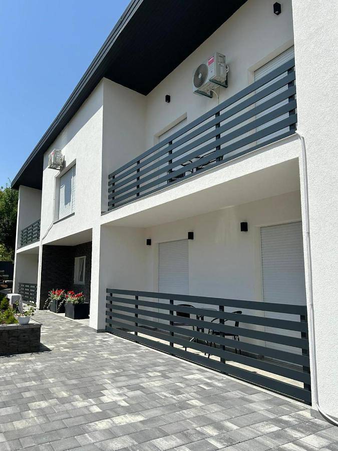 Ferienhaus für 2 Personen, mit Balkon und Terrasse sowie Garten und Ausblick