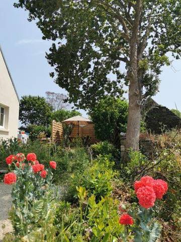 Gîte pour 6 personnes, avec jardin à Peumerit
