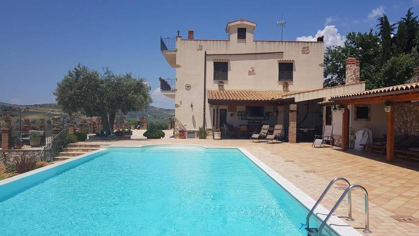 Chambre d’hôte pour 2 personnes, avec Terrasse et Jardin ainsi que Piscine et Vue à Raffadali