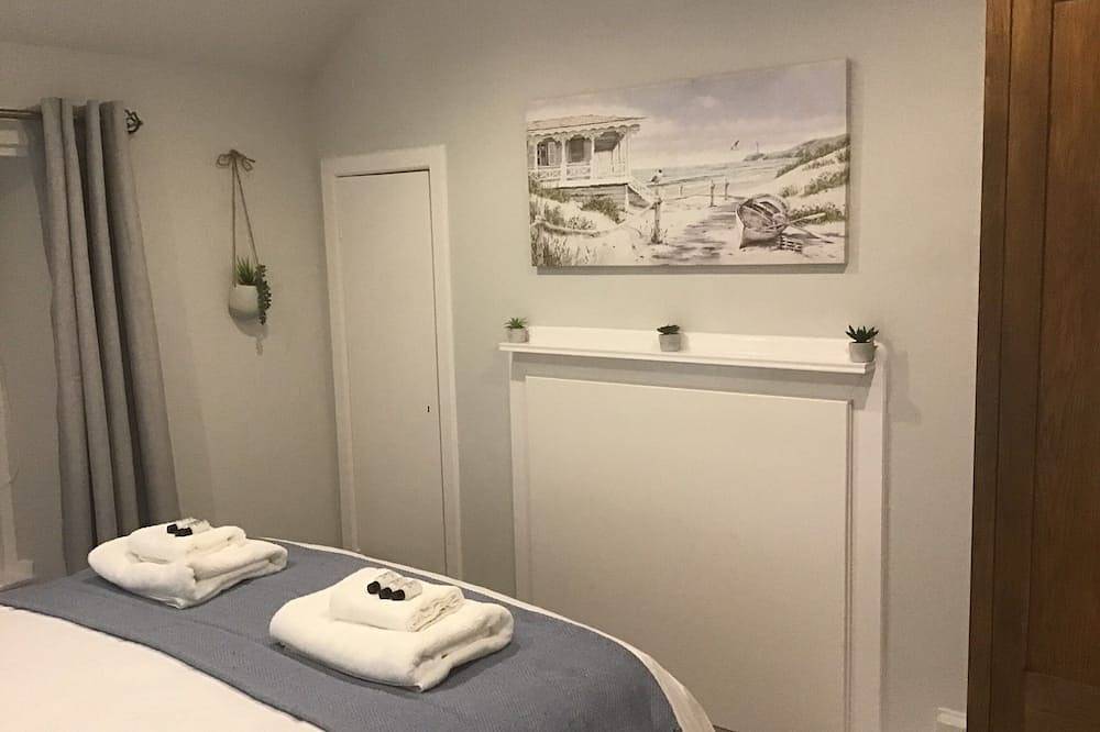 Historic Listed Cottage withconservatory & Garden centre of St Andrews sleeps 6 in St Andrews, Fife region