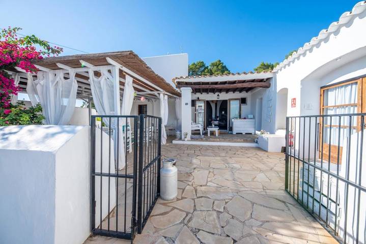 Habitación para 4 personas, con piscina además de jardín y vistas en Ibiza - 2